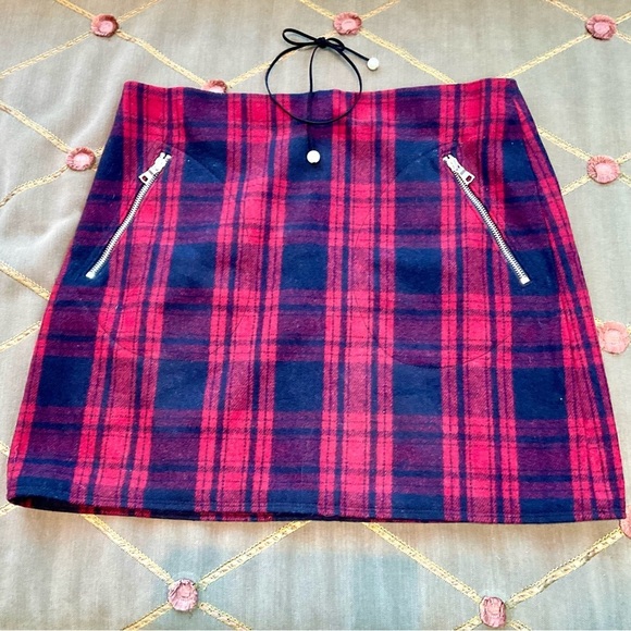 x Gap Mini Skirt in Plaid Wool Blend Red and Black Check with Zip Pockets (8) - Picture 5 of 8